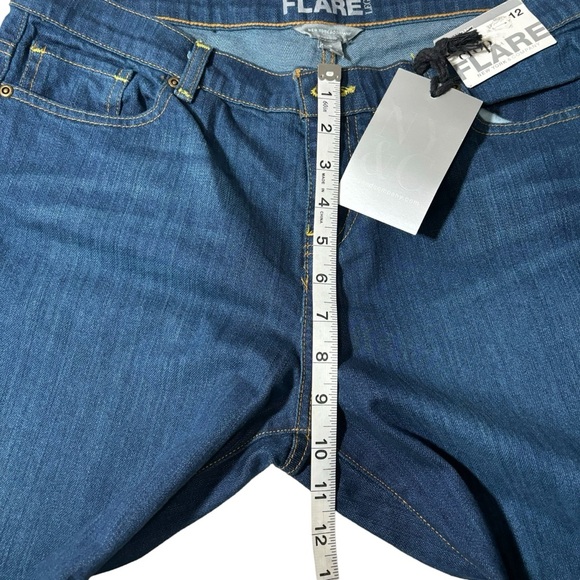 New York & Company The Crop Flare Leg Jean Low Rise Stretch Women's Size 12 - Picture 10 of 12